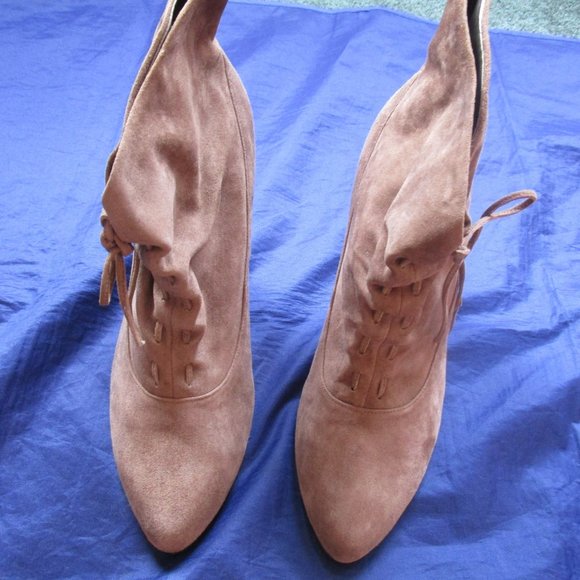 CALVIN KLEIN BROWN SUEDE HIGH HEEL ANKLE BOOT-NEAR MINT-SIZE 8 M-STILETTO HEEL - Picture 2 of 9